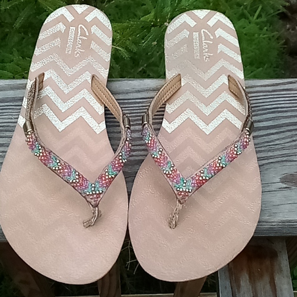 Clarks beaded flip flops sandals 7